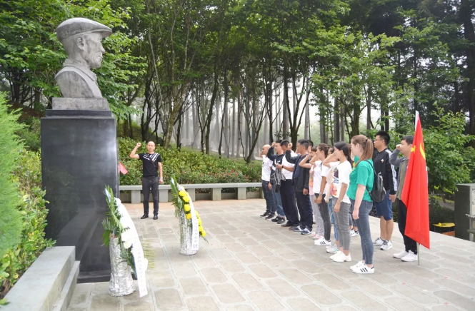中共保山安利医院有限责任公司支部委员会开展“不忘初心，牢记使命”爱国主义专题教育活动