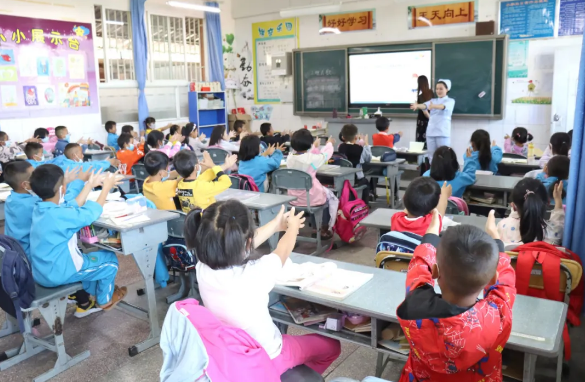 保山安利医院为隆阳区四小、五小、七小、汉庄小学、永昌小学开展复学疫情防护知识培训