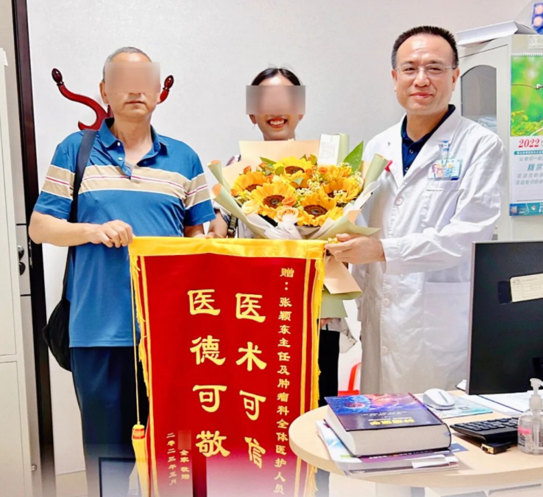 保山安利医院肿瘤科丨医术精湛除病痛，两位患者送锦旗!
